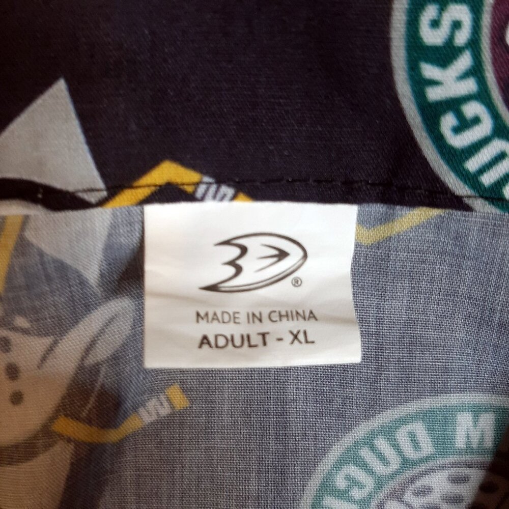 Anaheim Mighty Ducks Shirt Mens Large Short Sleeve button up All Over Print NICE - Picture 3 of 4